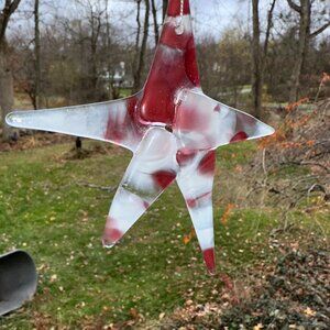 #2016 STAR MULTI COLOR 5 POINT ORNAMENT RED & WHITE FUSED SUN CATCHER